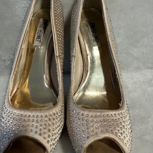 Jennifer Lopez Cream and Silver Peep-Toe Heels - Picture 2 of 4